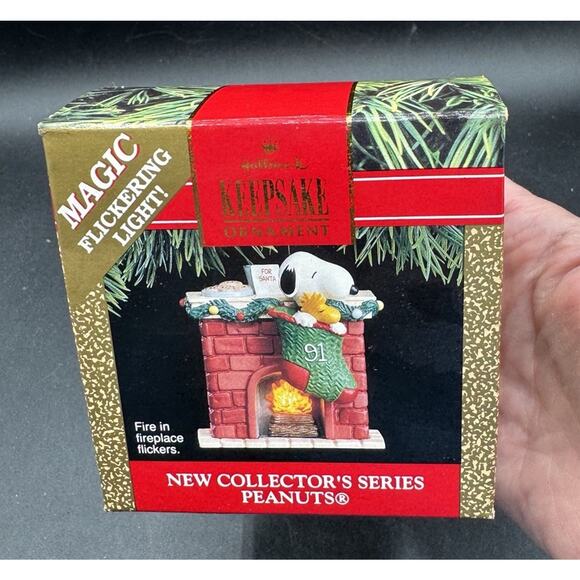Vtg 1991 Hallmark Ornament Snoopy Doghouse Magic Blinking Light Peanuts -CH3 - Picture 1 of 9